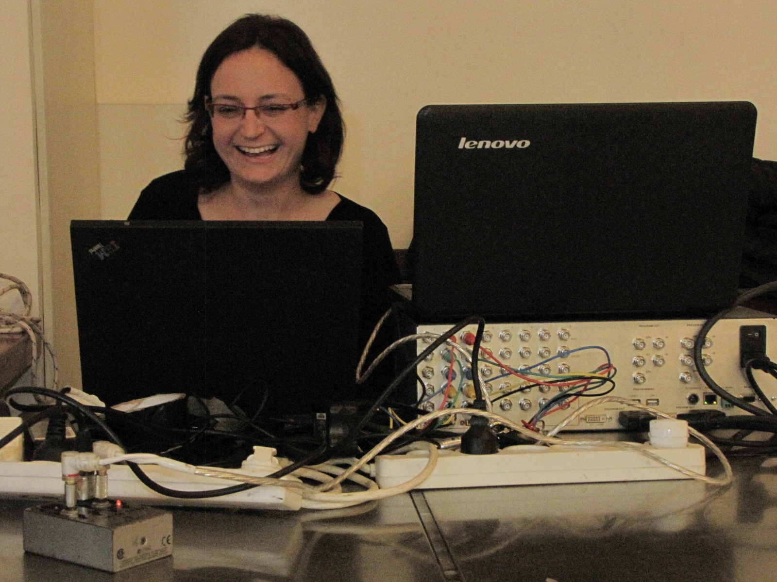 Transcribes-subtitles-for-the-hearing-impaired