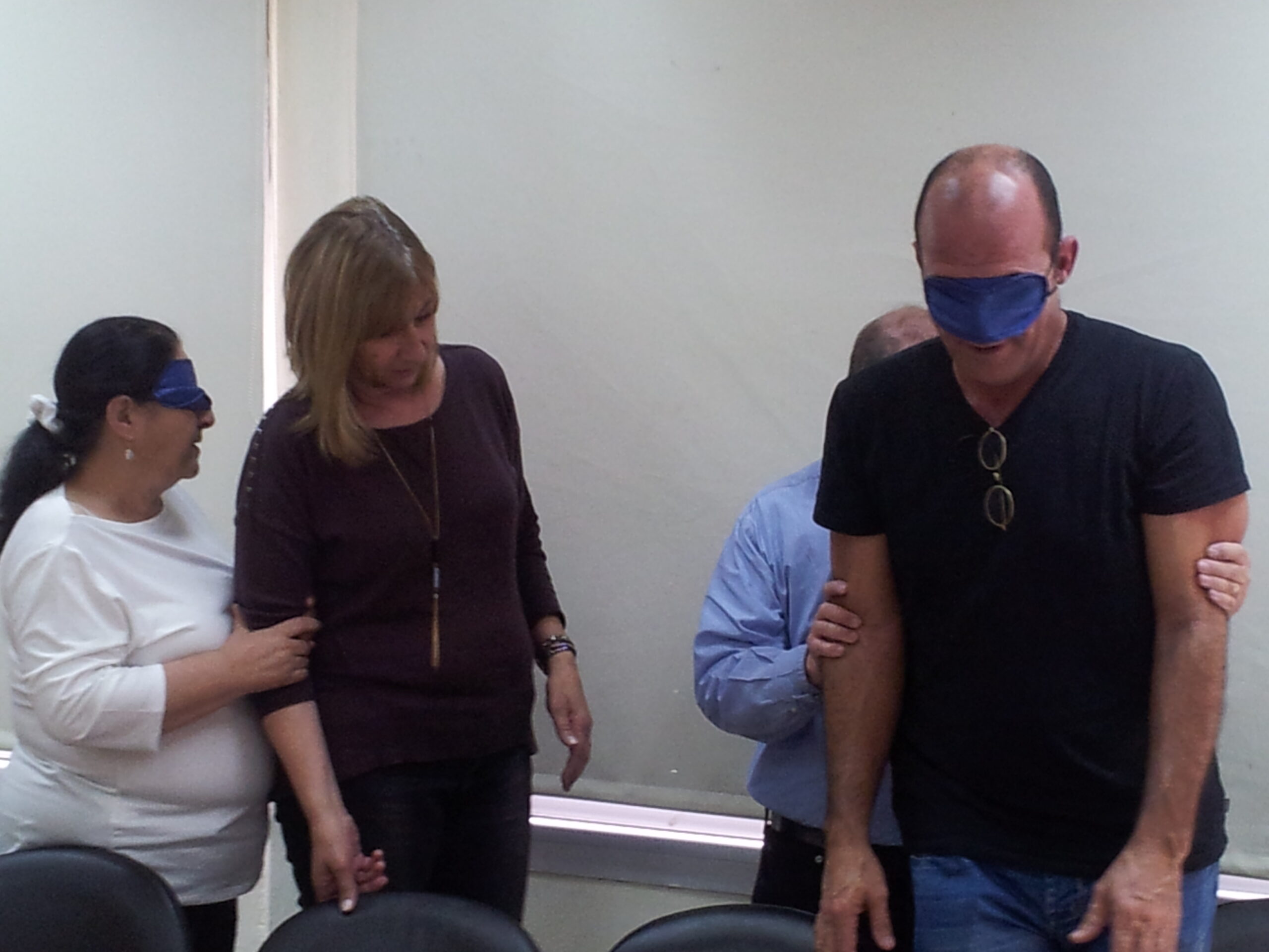 להיות תלוי באחר